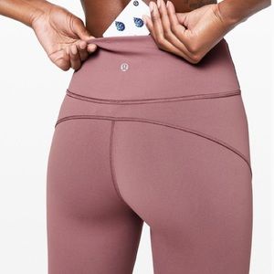 Lululemon In Movement Tight 25” (Size 6)